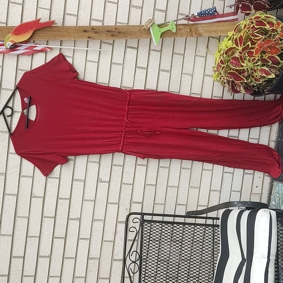 Jumpsuit/Red - Picture 7 of 12